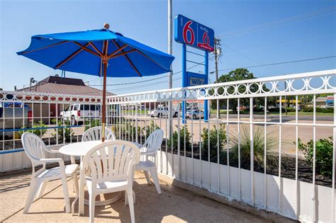 motels bryan tx|Motel 6.